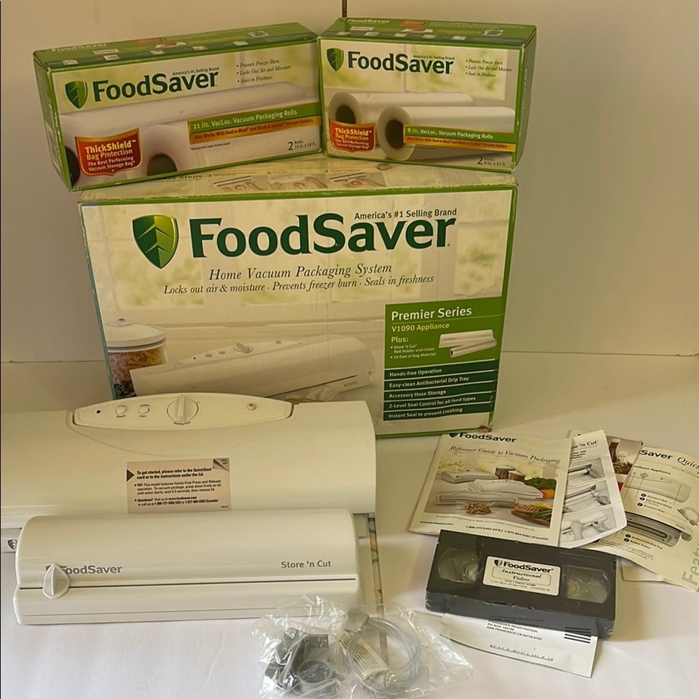 FoodSaver V1090 Vacuum Sealer Machine System w/ Bags Rolls Accessories